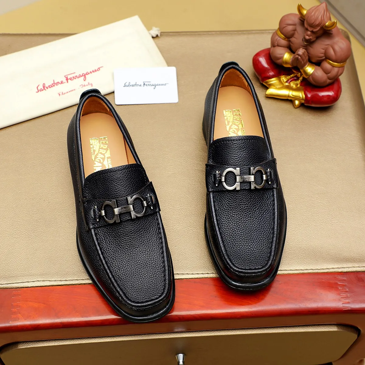 Men's shoes 250 Ferragamo [Ferragamo] top imported suit men's shoes 💯Original copy of the official website, product materials: selected imported embossed calfskin + luxury hardware buckle accessories ~ imported water-dyed cow 🐂 leather lining. Strong three-dimensional visual effect, original combination outsole, multiple colors available😘 Size: 39-44 (38.45.46. Customized)
